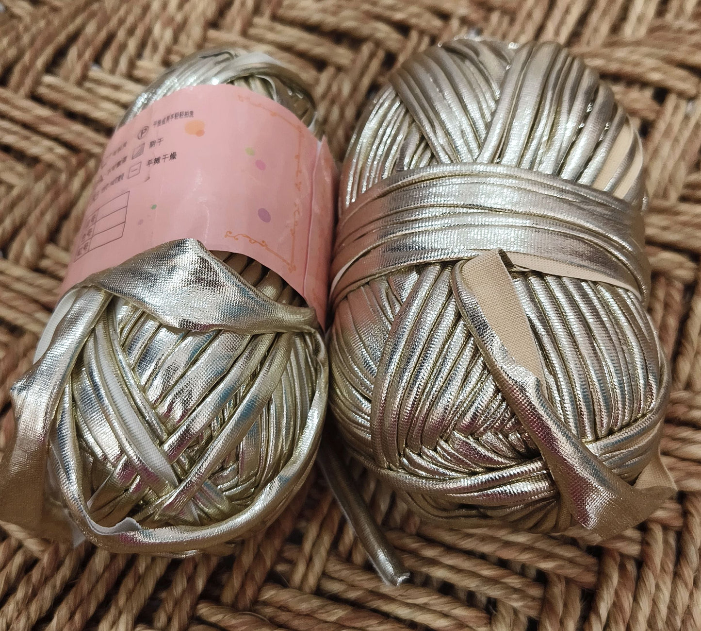 Metallic t shirt yarn